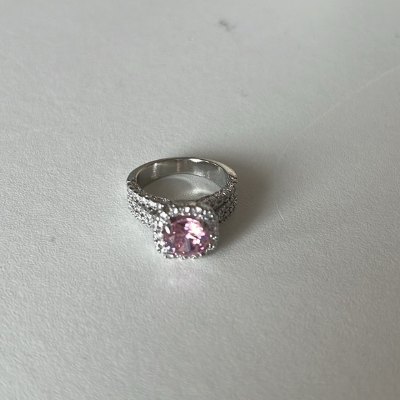 NWT Silver Tone with Pink Stone Ring - Picture 2 of 5